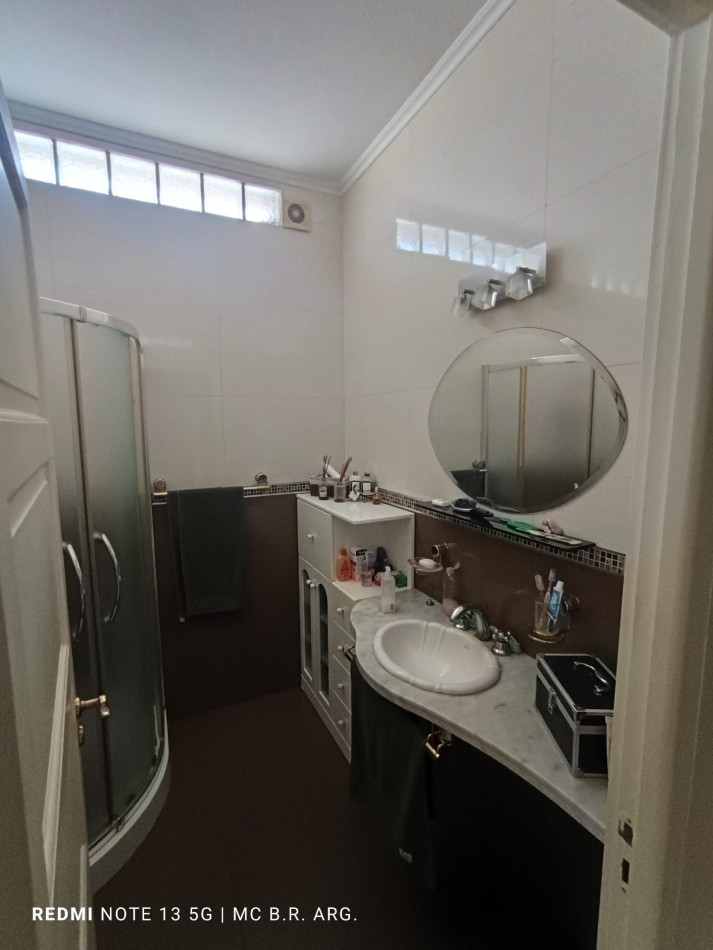 Casa en venta con gran quincho y jardin en Bahia Blanca