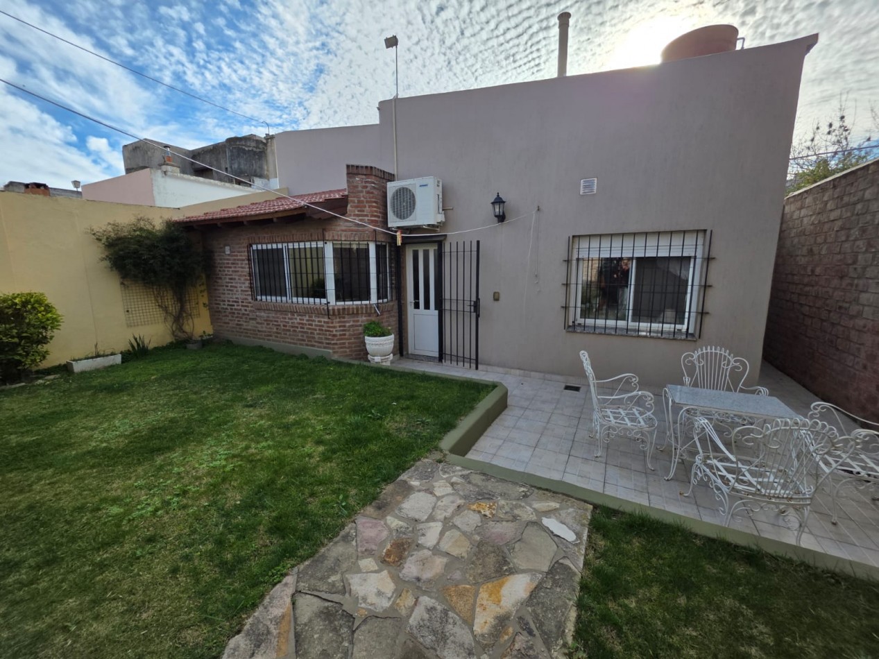 Casa en venta con gran quincho y jardin en Bahia Blanca