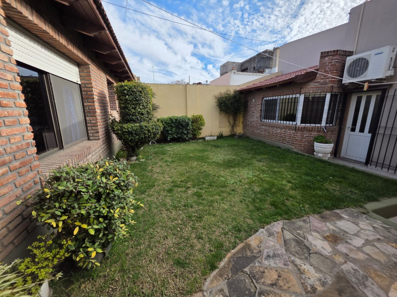 Casa en venta con gran quincho y jardin en Bahia Blanca